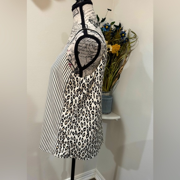 Skies Are Blue Asymmetrical Black and cream striped animal print top size Medium - Picture 5 of 8